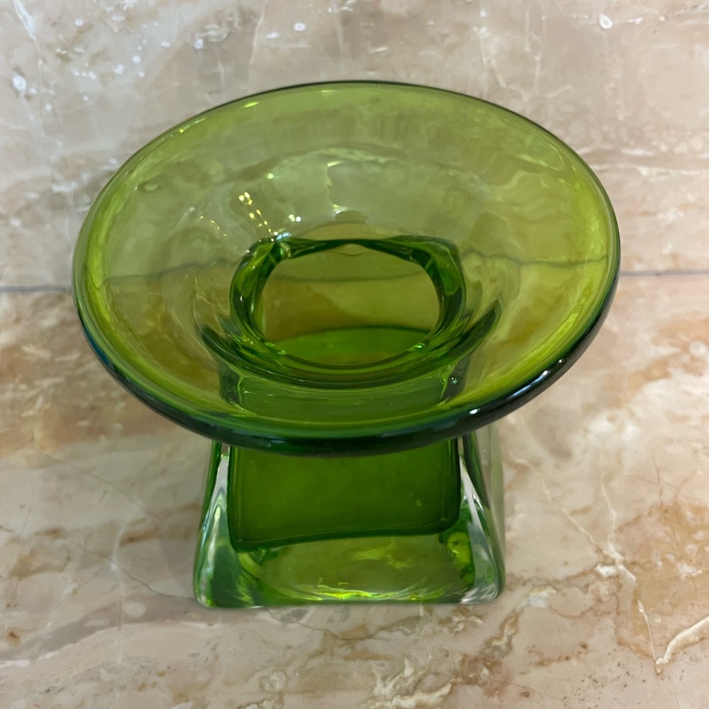 MCM Hand Blown Green Glass Vase 4 Inches Wide Mouth Hippy Trippy Mushrooms - Picture 3 of 5
